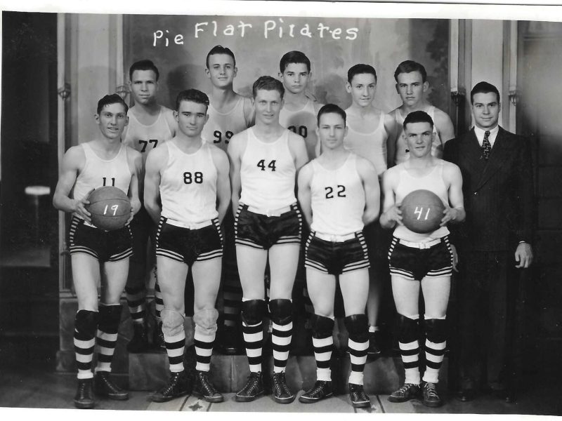 Pie Flat Basketball Team